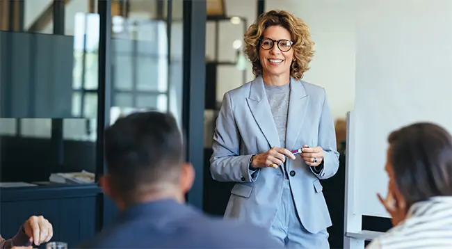 rofesional de RRHH implementando soluciones estratégicas e innovadoras en transformación organizacional