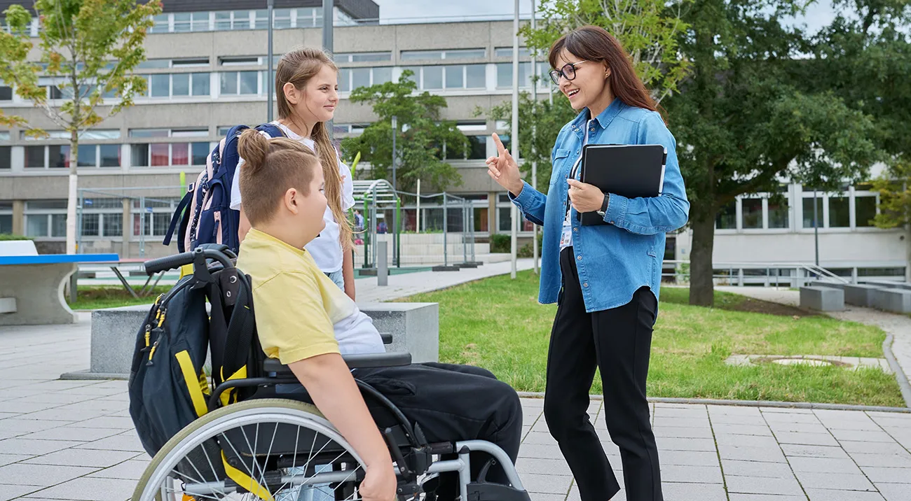 Promueve los derechos de las personas con discapacidad en ambientes profesionales