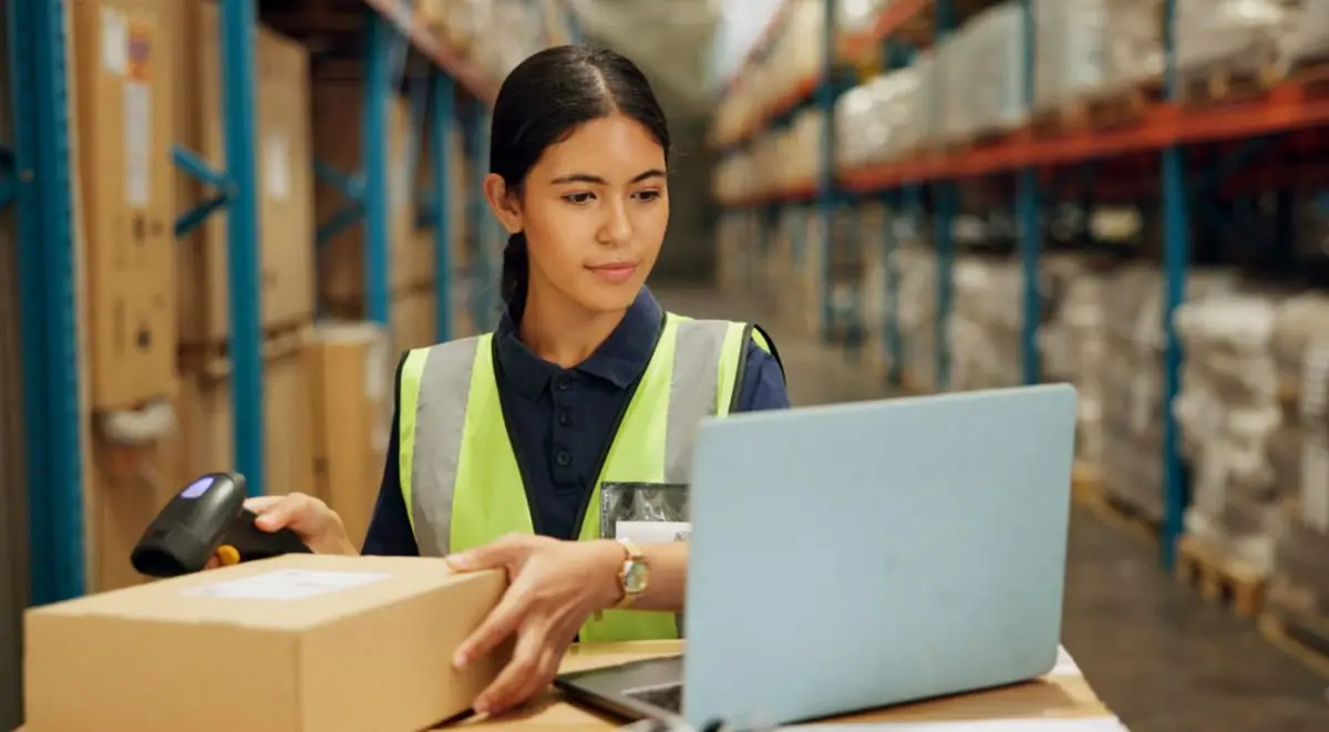 La UDLA tiene opciones online dónde estudiar logística y transporte 